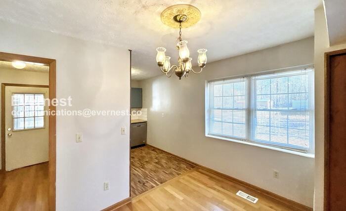 6933 Robinson Dr - Photo 6 of 28