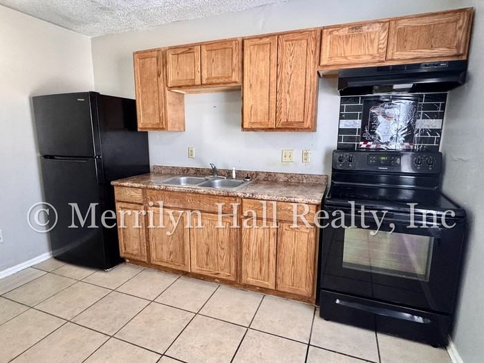 5808 N Main St #D - Photo 3 of 9