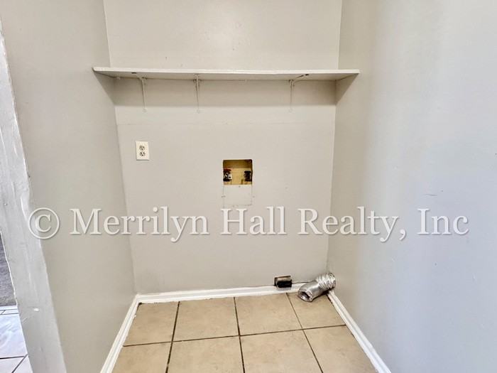 5808 N Main St #D - Photo 4 of 9