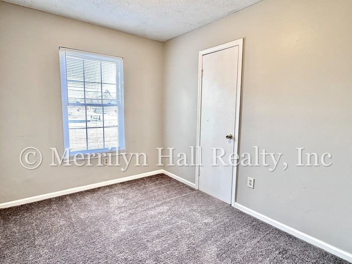 5808 N Main St #D - Photo 5 of 9