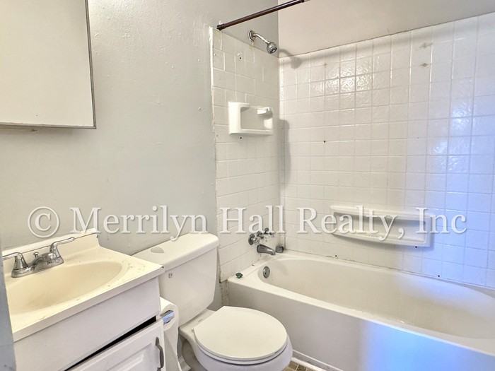 5808 N Main St #D - Photo 6 of 9