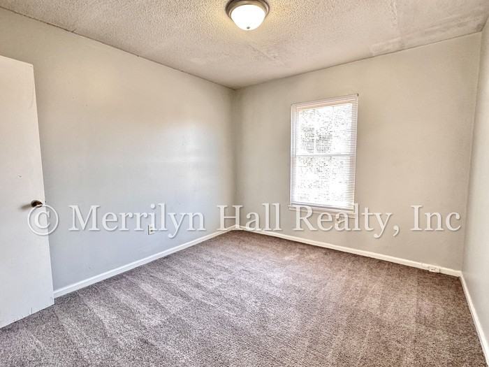 5808 N Main St #D - Photo 7 of 9