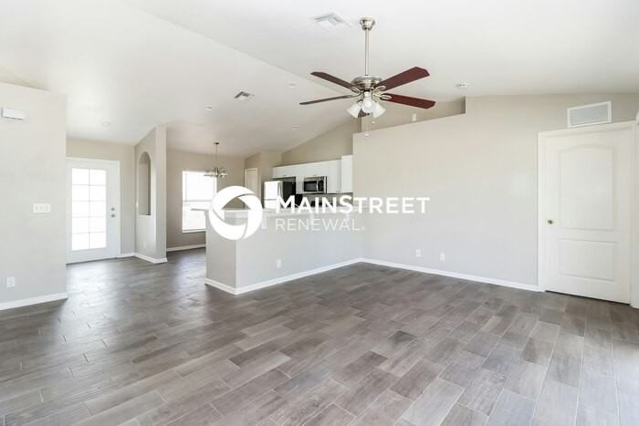 1713 Nw 12th St - Photo 3 of 16