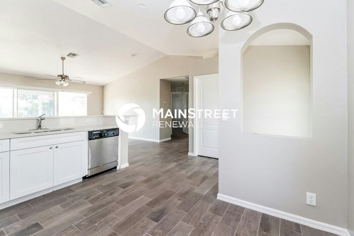 1713 Nw 12th St - Photo 5 of 16