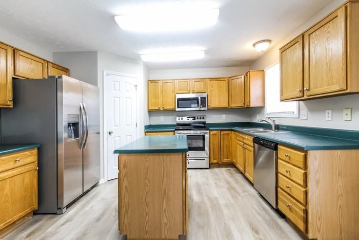 6101 E Newberry Ct - Photo 5 of 12