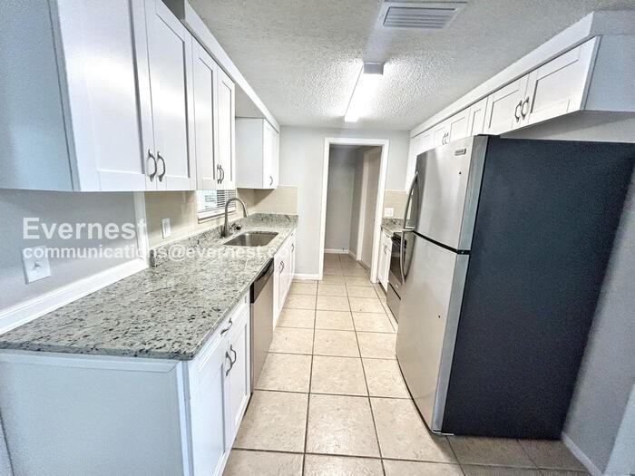 11710 Paige Dr - Photo 2 of 15