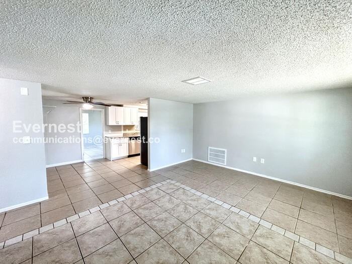 11710 Paige Dr - Photo 3 of 15