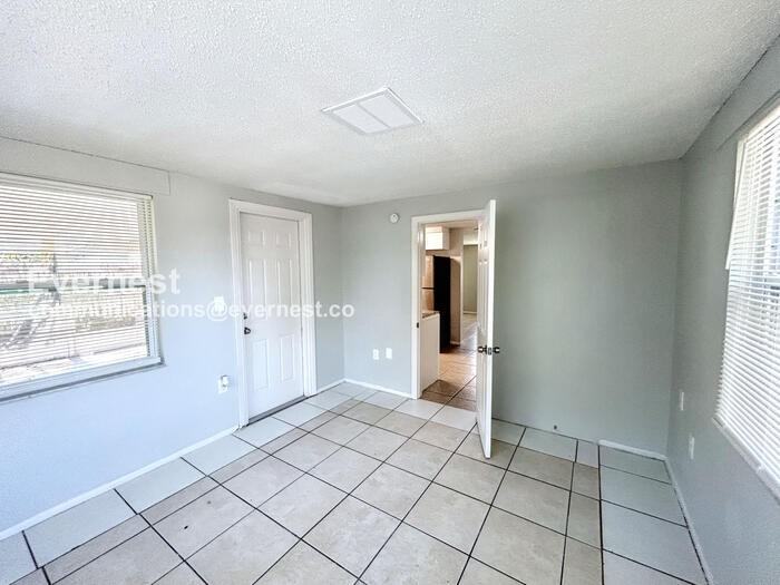 11710 Paige Dr - Photo 6 of 15