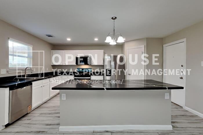 7750 Shavano Ln - Photo 6 of 20