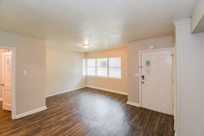 2844 Myra St - Photo 3 of 21