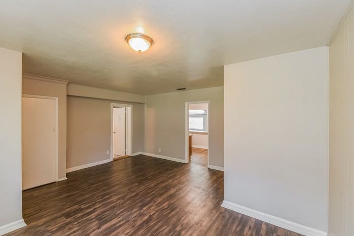 2844 Myra St - Photo 5 of 21