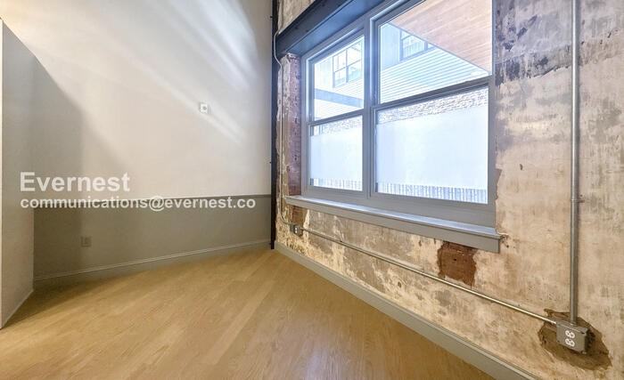 2212 Morris Ave - Photo 3 of 19