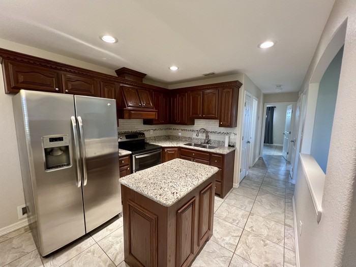 3322 Adams Landing Ave - Photo 4 of 18