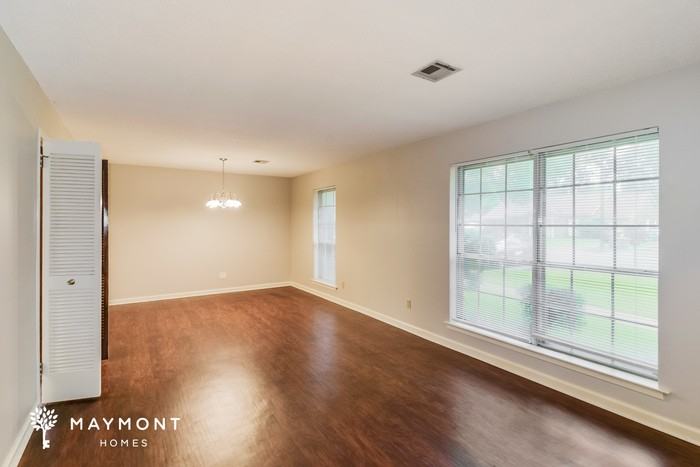 721 Ledyard Pl - Photo 3 of 11