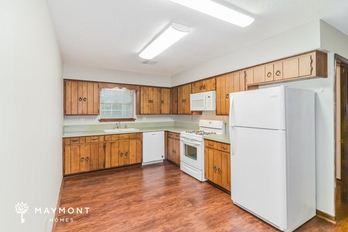 721 Ledyard Pl - Photo 5 of 11