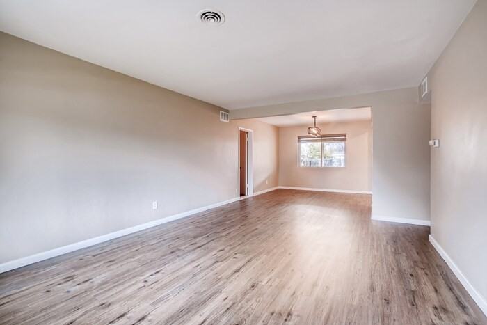 1054 Revere St - Photo 4 of 27