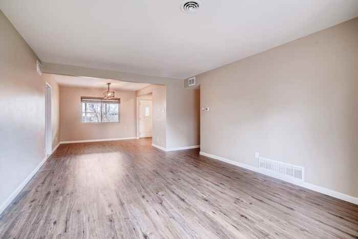 1054 Revere St - Photo 5 of 27