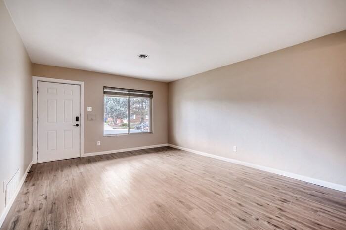 1054 Revere St - Photo 7 of 27