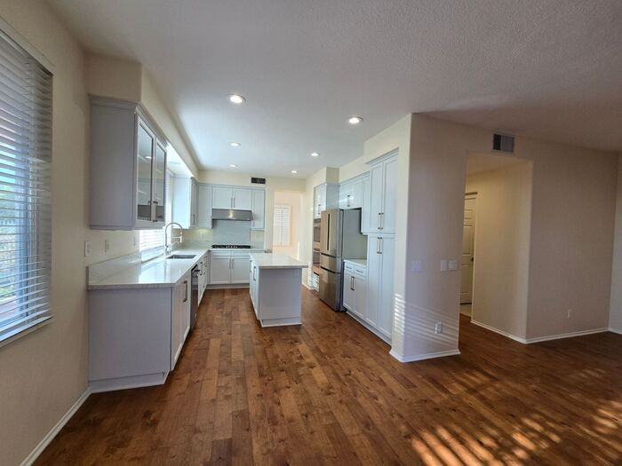 6071 Wooddale Row - Photo 3 of 40