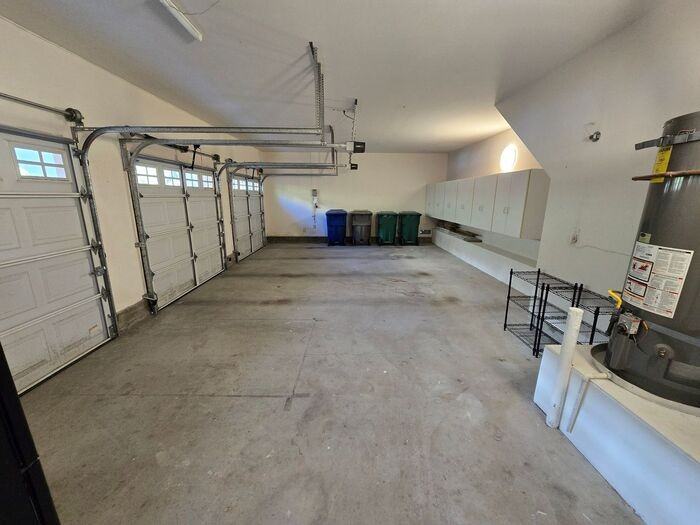 6071 Wooddale Row - Photo 4 of 40