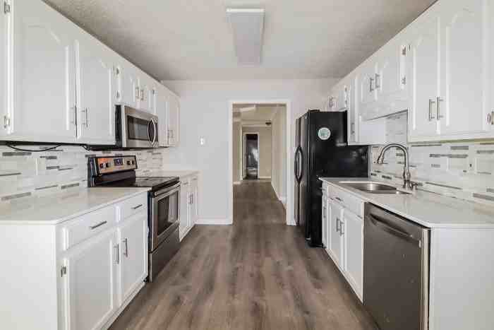 518 Baronne St - Photo 4 of 9