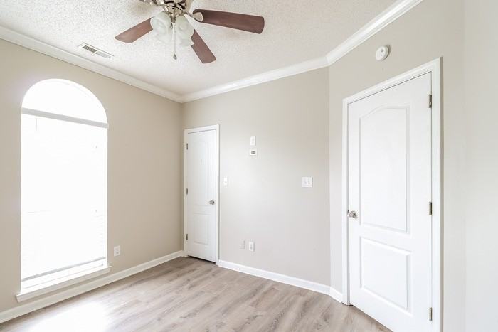 518 Baronne St - Photo 6 of 9