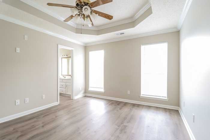 518 Baronne St - Photo 7 of 9