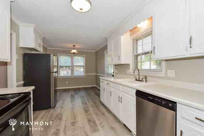 202 Lockshire Rd - Photo 7 of 12