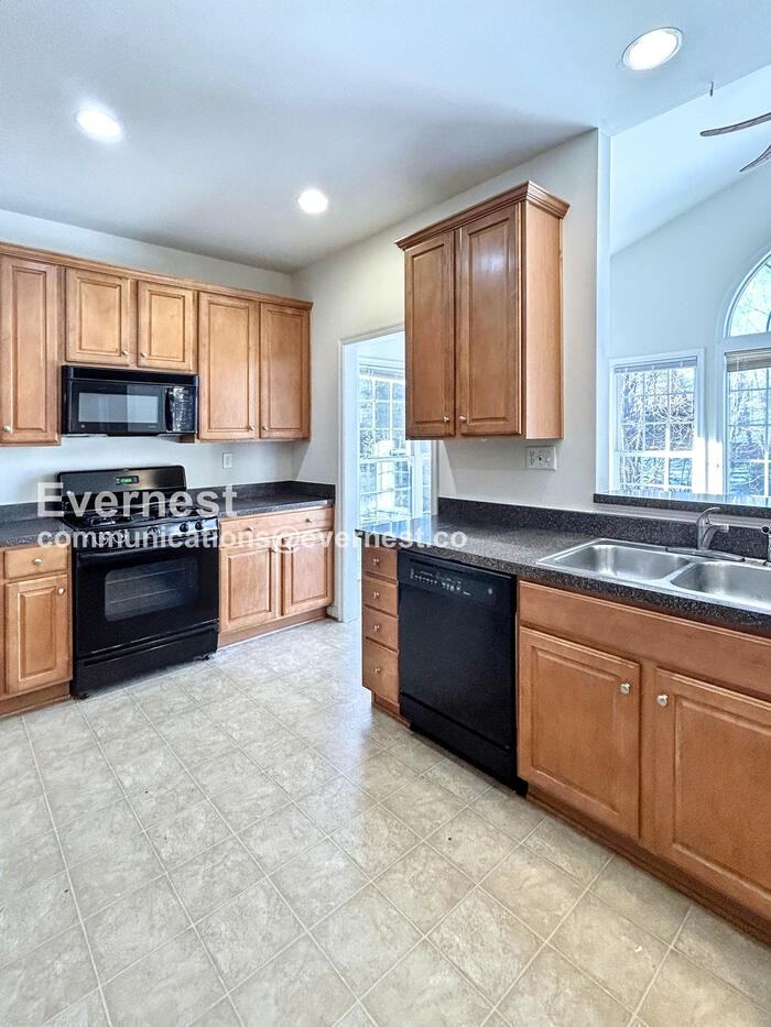 1542 Jeffries Way - Photo 2 of 23