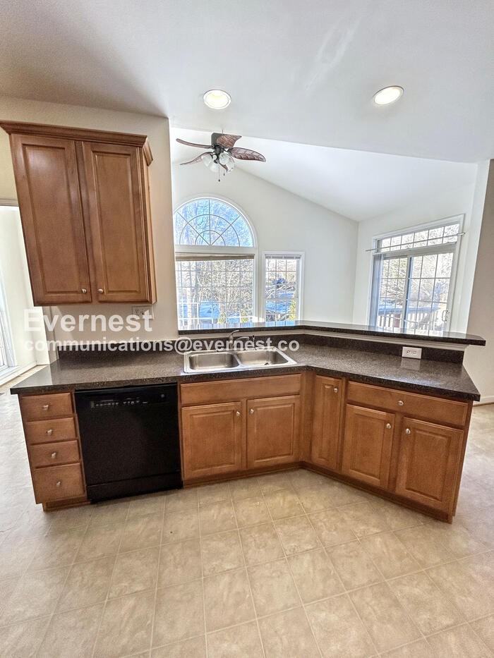 1542 Jeffries Way - Photo 3 of 23