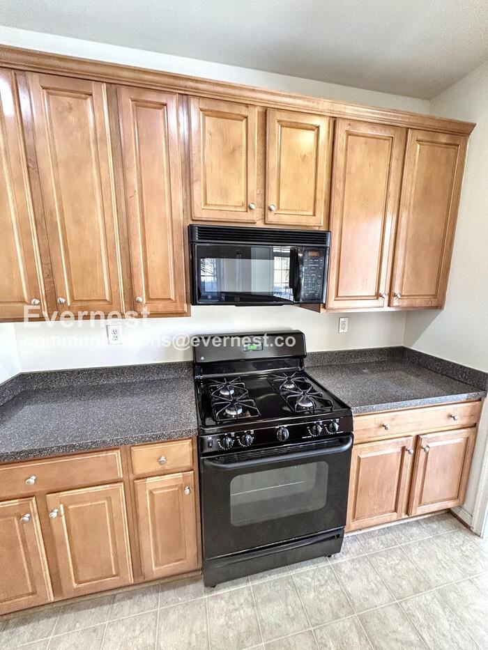 1542 Jeffries Way - Photo 4 of 23