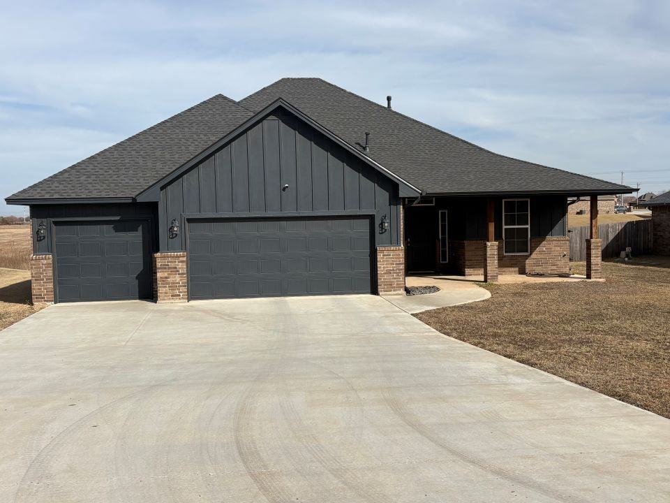 13728 Ne Lafayette Dr #1 - Photo 2 of 2