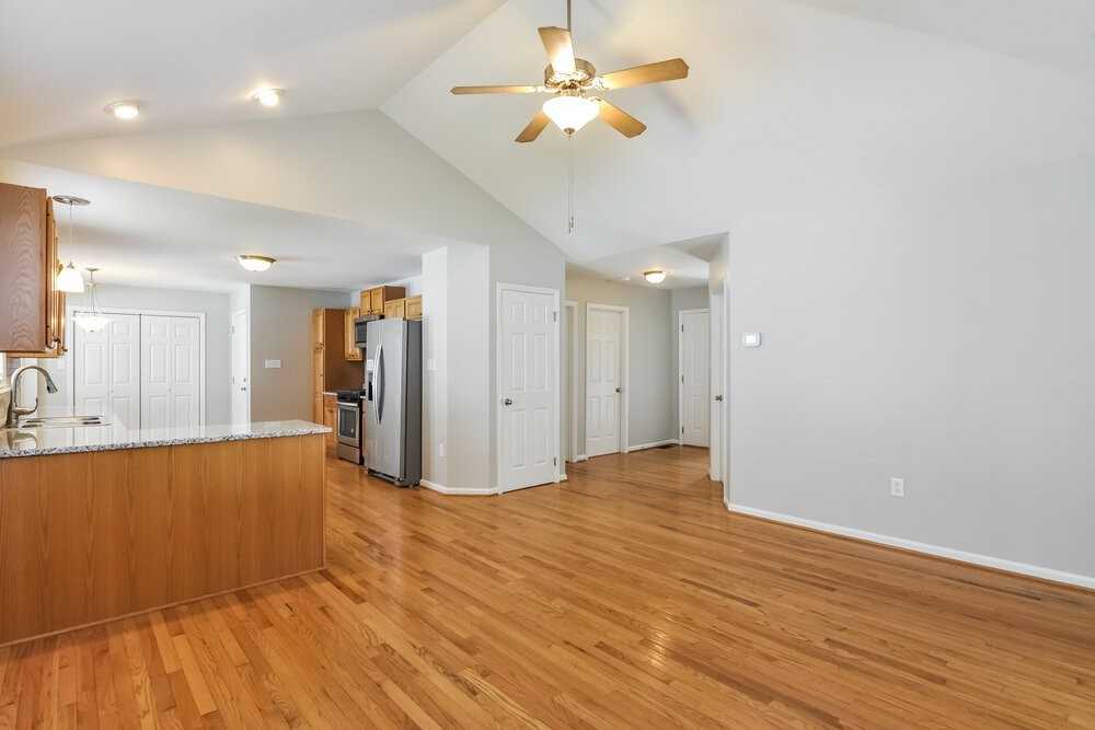 305 Occidental Dr - Photo 2 of 15