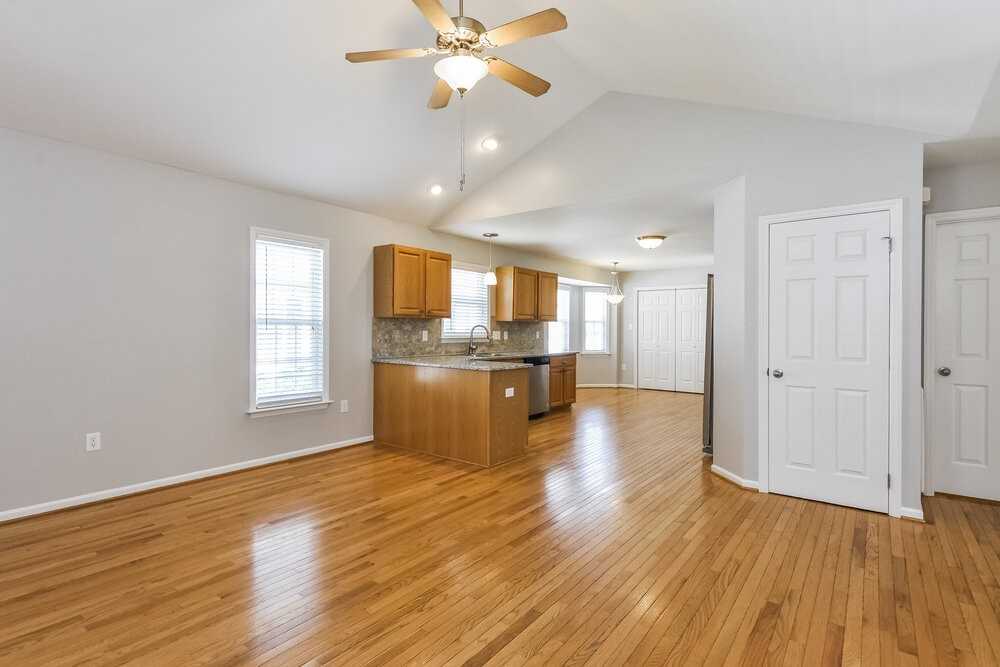 305 Occidental Dr - Photo 4 of 15