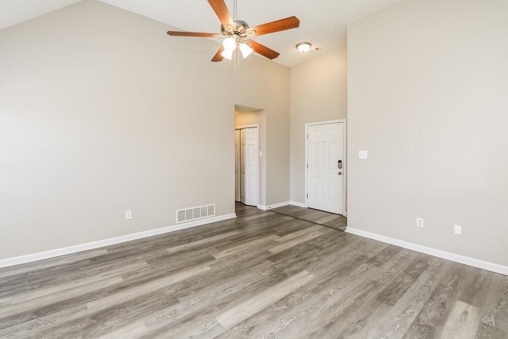 220 Green Valley Dr - Photo 4 of 17