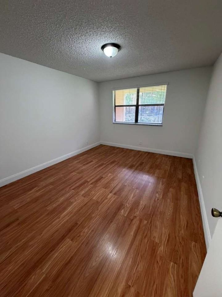 8160 Geneva Court 108 - 1 #1 - Photo 6 of 10