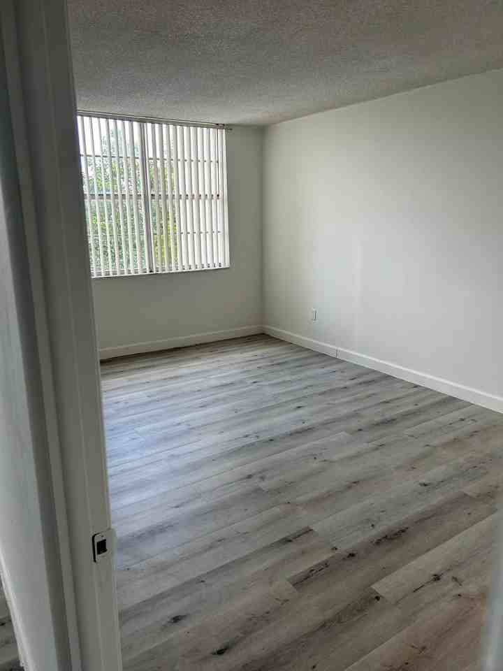 496 Northwest 165th Street 514 - 1 #1 - Photo 4 of 10