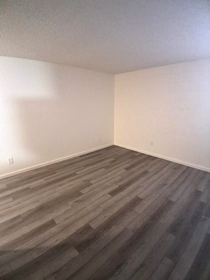 250 250 - Photo 2 of 12