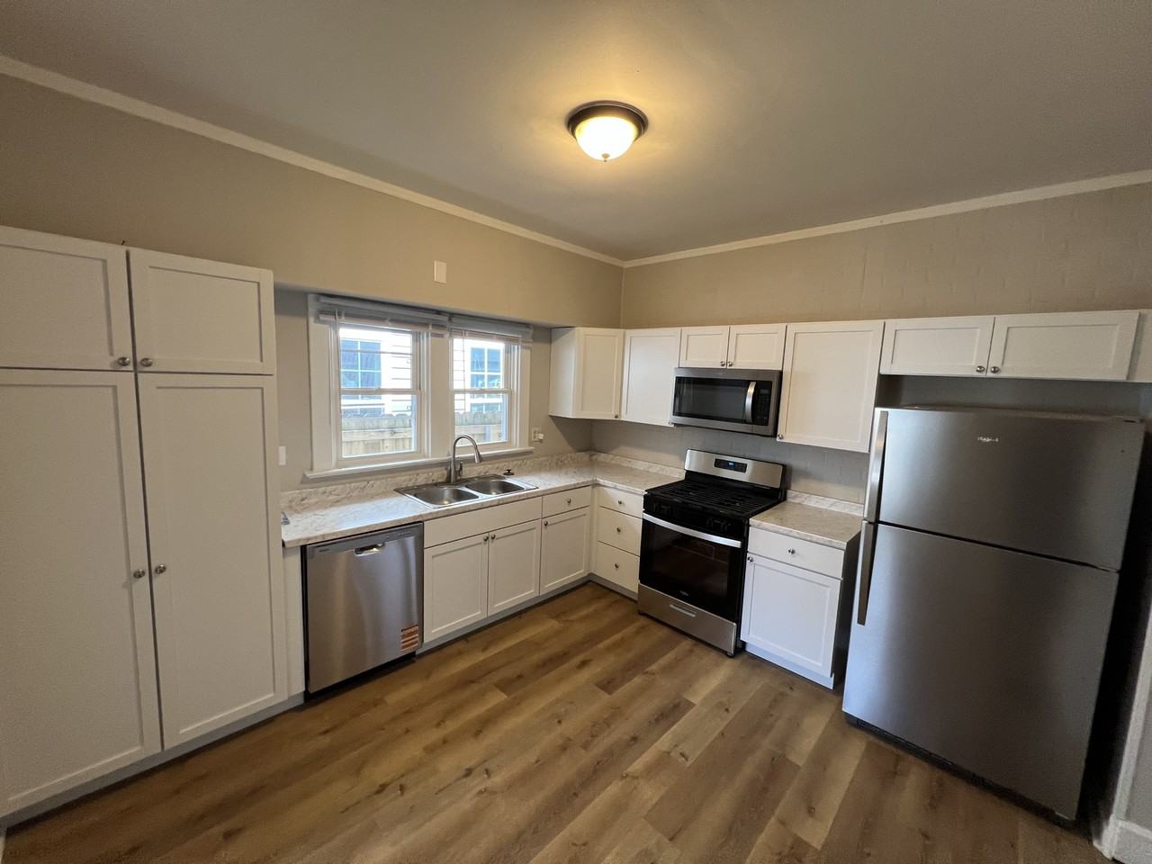 430 N Dearborn St #1 - Photo 2 of 21