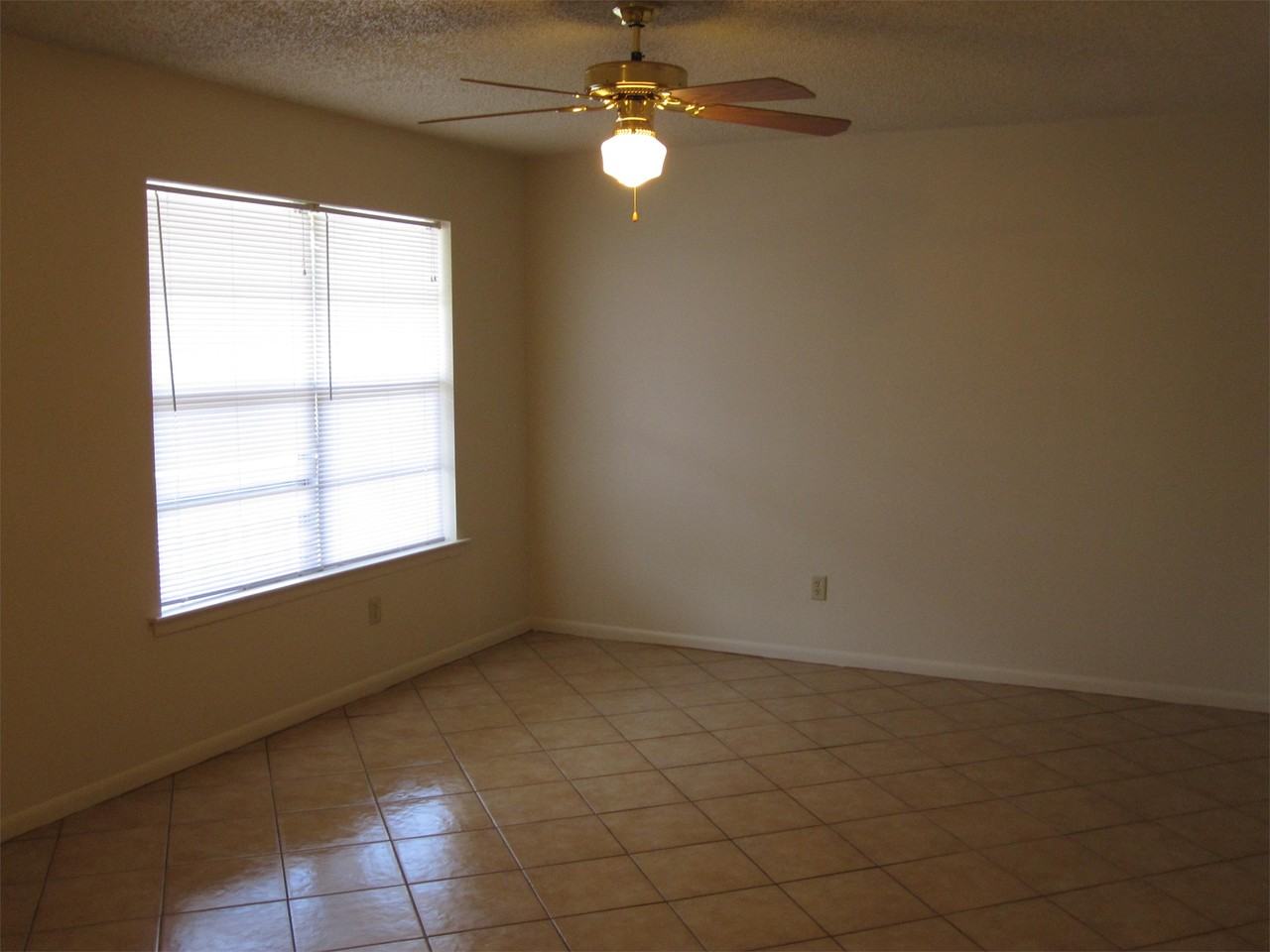 104 Stanford Dr #C - Photo 2 of 10