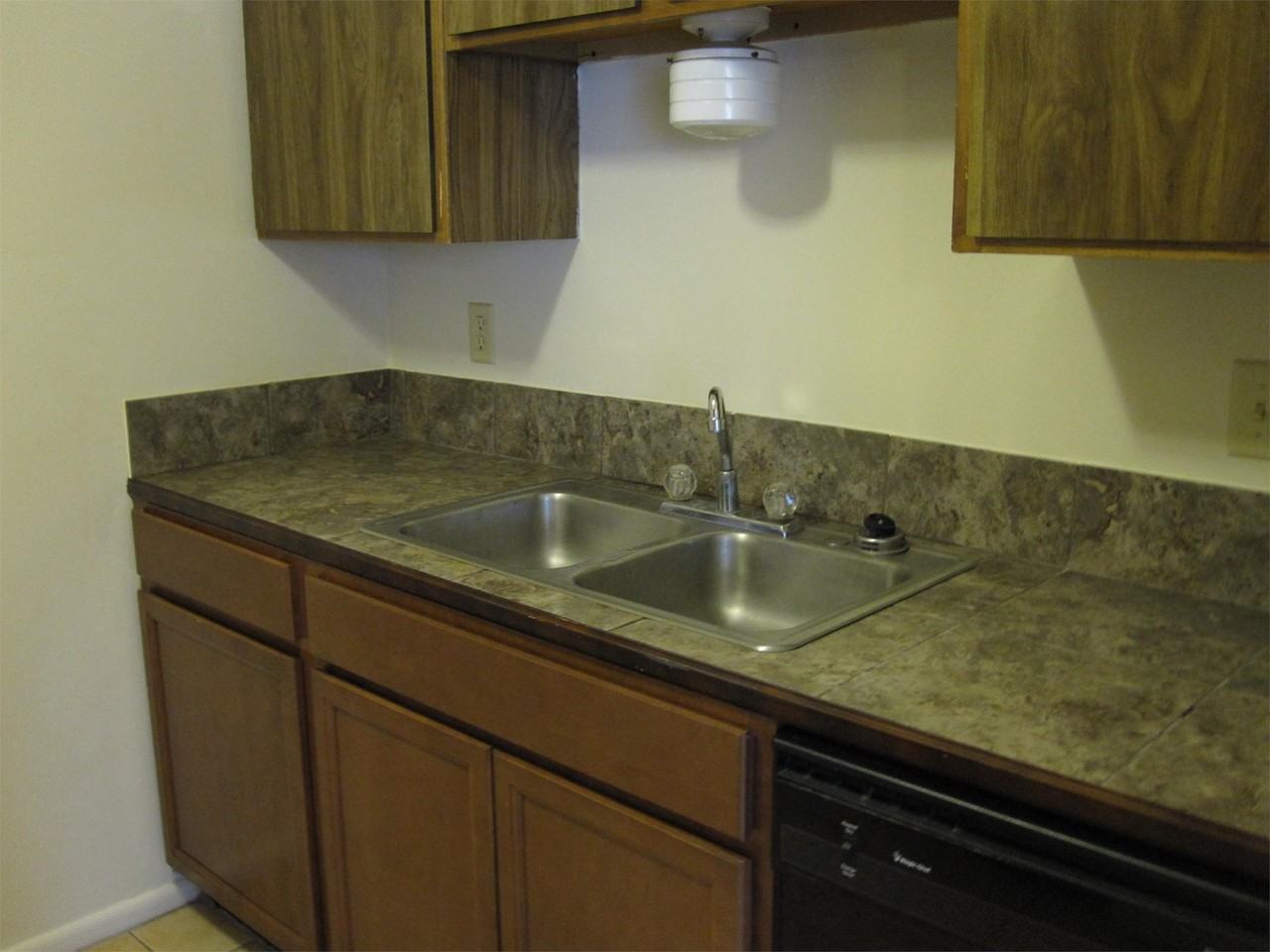 104 Stanford Dr #C - Photo 4 of 10