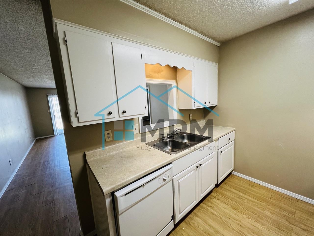 143 Jennifer Ln #25 - Photo 3 of 11