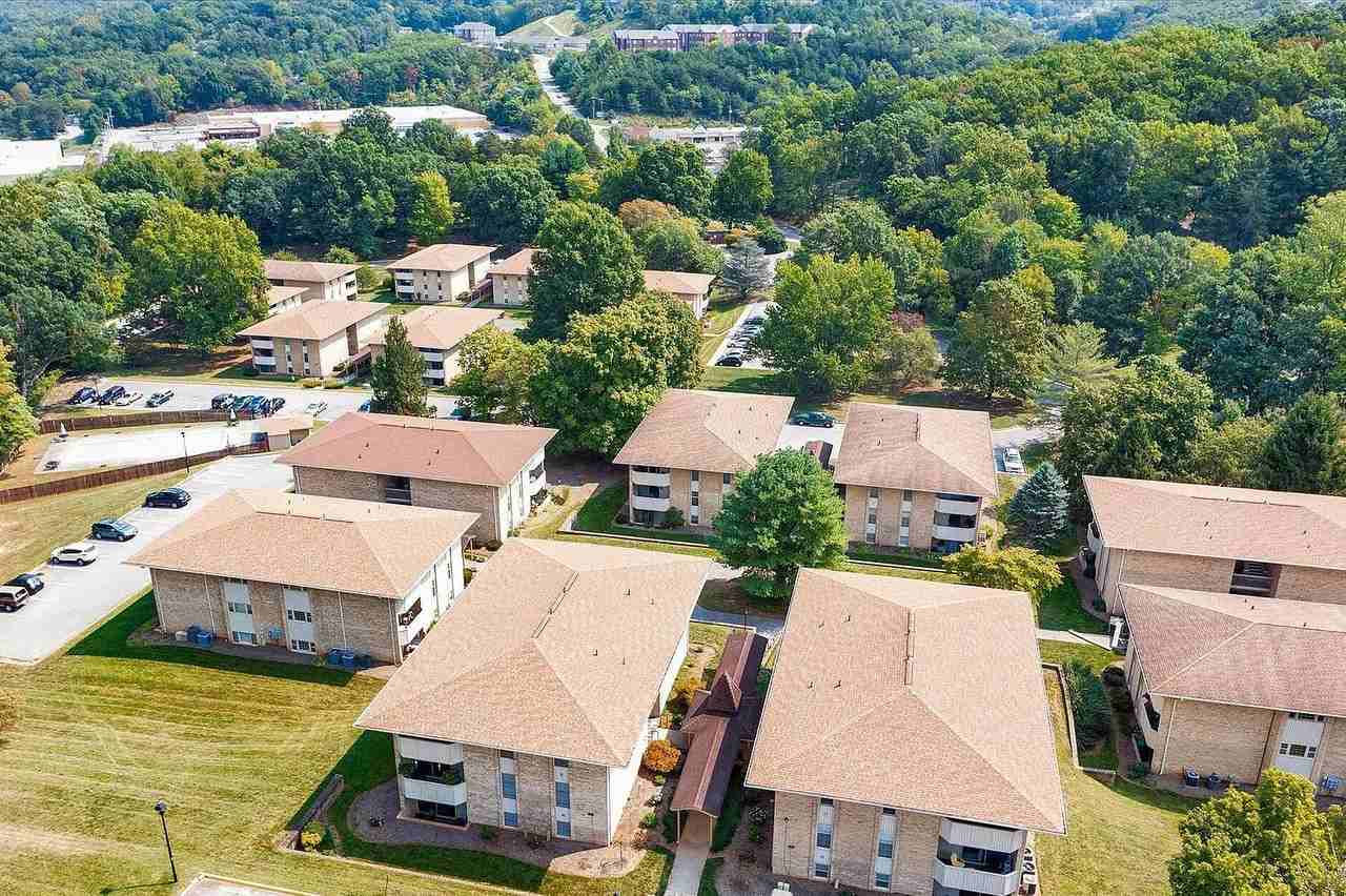 5260 Crossbow Cir #11B - Photo 3 of 23