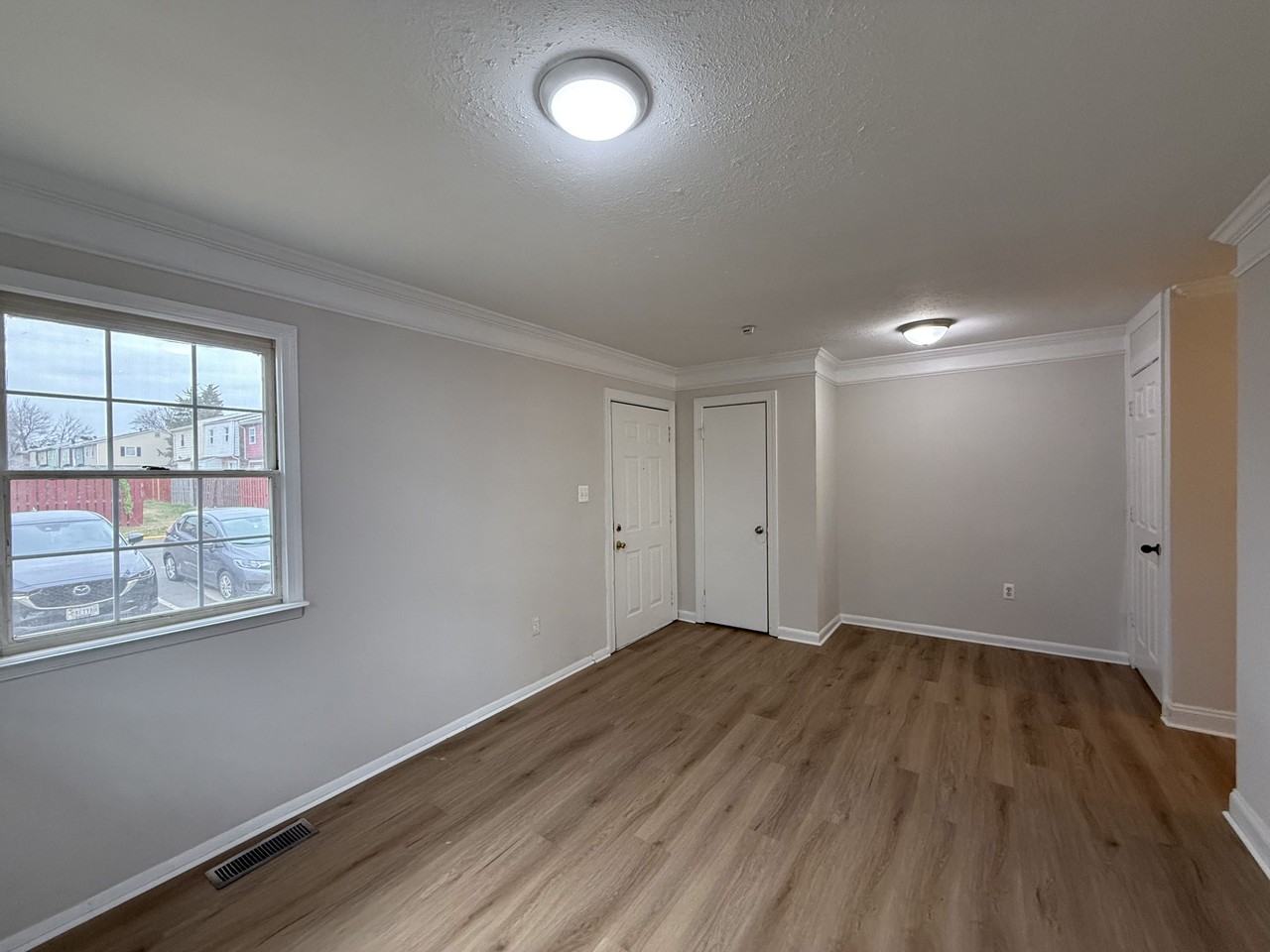 2331 McClellan Court - Photo 3 of 36