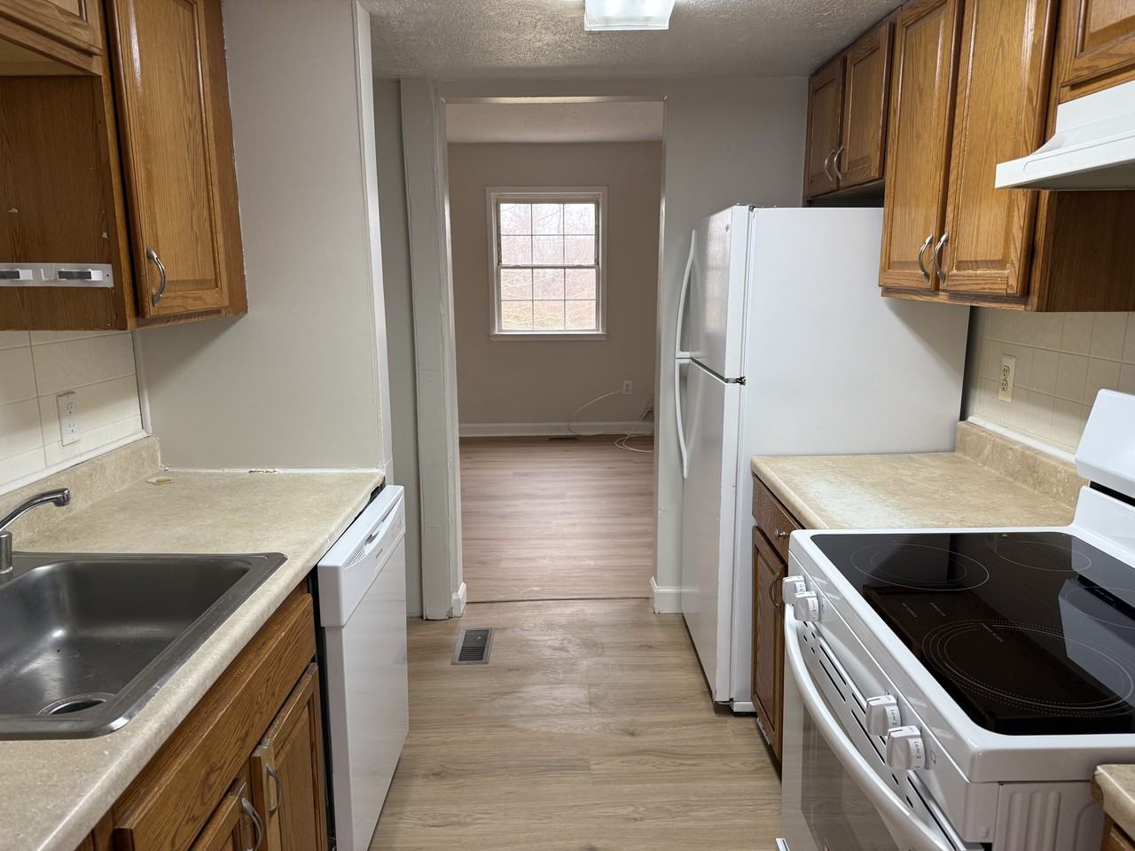 2331 McClellan Court - Photo 7 of 36