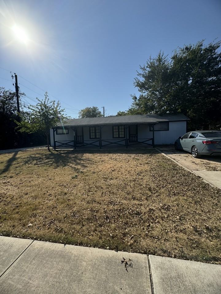 405-A N Burleson St #1 - Photo 2 of 10