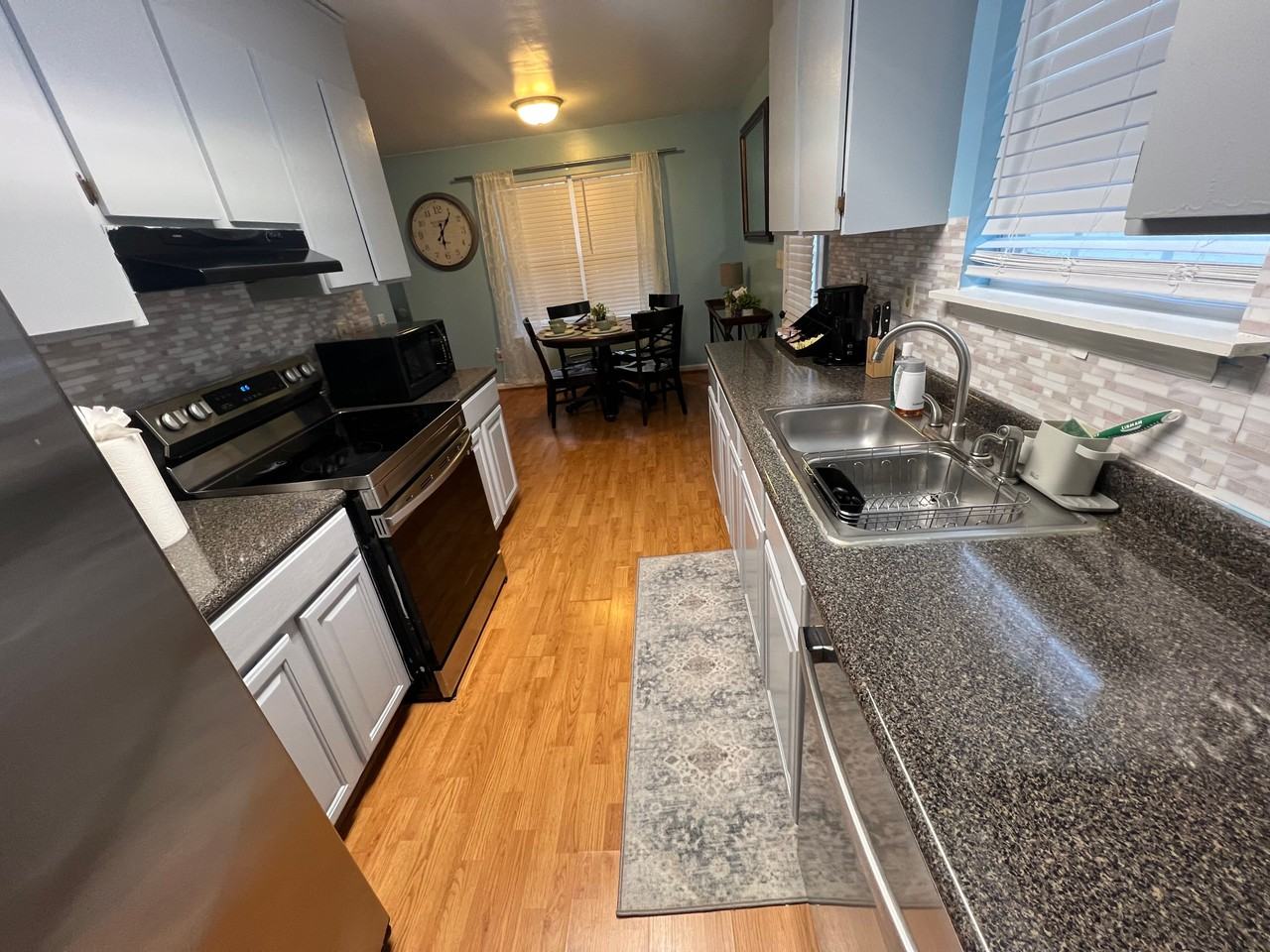 1113 Lancaster St - Photo 7 of 34