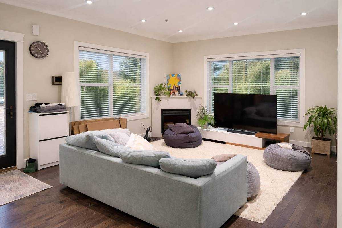 2663 Saint George Street - Photo 2 of 10