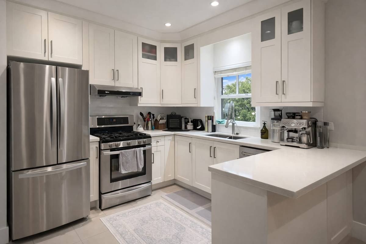 2663 Saint George Street - Photo 4 of 10