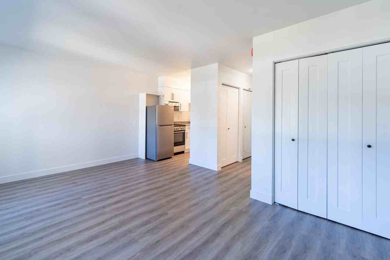 Royal Arms - Photo 5 of 40